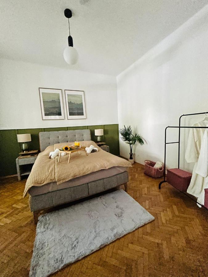 Apartment 5 Min Schoenbrunn Gloriette, Direct To City Center, Free Parking Vienna Exterior photo